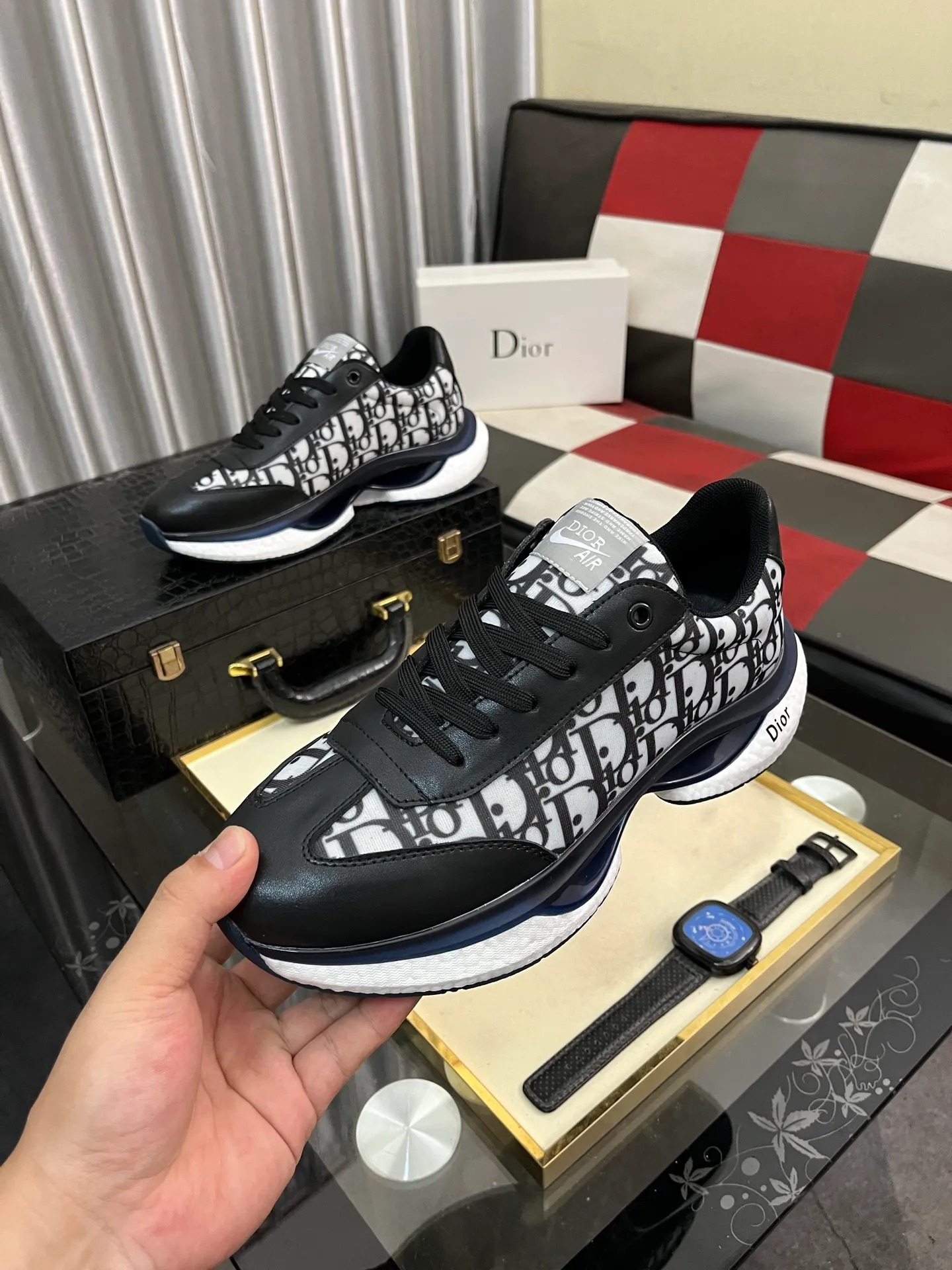 Men's shoes 💰458⌚️⌚️[Dior] The toe is designed to be a bit wider. The upper foot comfort is perfect. The thread is beautiful. It fits the pants perfectly and is versatile. Decorated with various classic details. It is the ideal choice for daily styling. It can be matched with various casual items to create exquisite looks. Fabric: First-layer cowhide/lining sheepskin TPU original outsole Size: 38-442️⃣Colors available